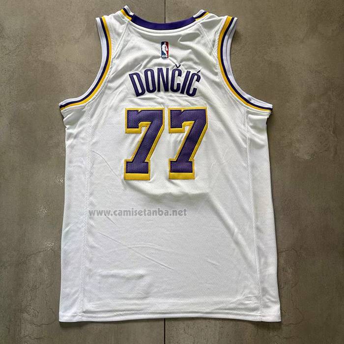 Camiseta Los Angeles Lakers Luka Doncic NO 77 Association 2024-25 Blanco